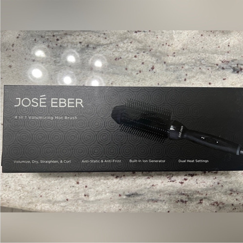 Black Volumizing Hot Brush